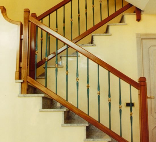 Escalera con Barandilla de Forja en Parla